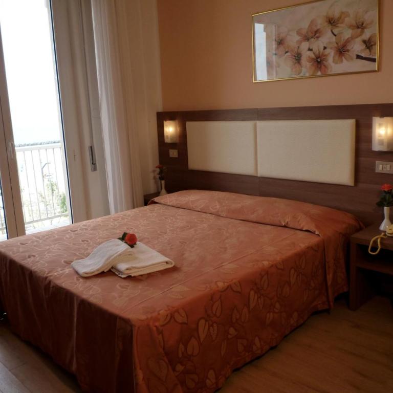 Hotel Sara - Camera Matrimoniale/Doppia con Letti Singoli - 3