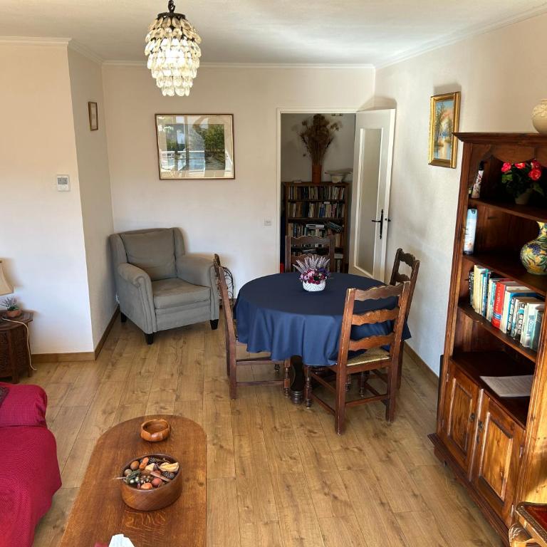 Sunny Balcony Apartment in Vallauris Near Cannes & Antibes - Appartement 1 Chambre - 4