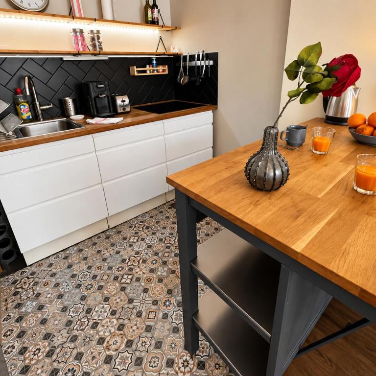 CLIM - 1 ch 1 sdb - proche tous commerces - Appartement 1 Chambre - 13