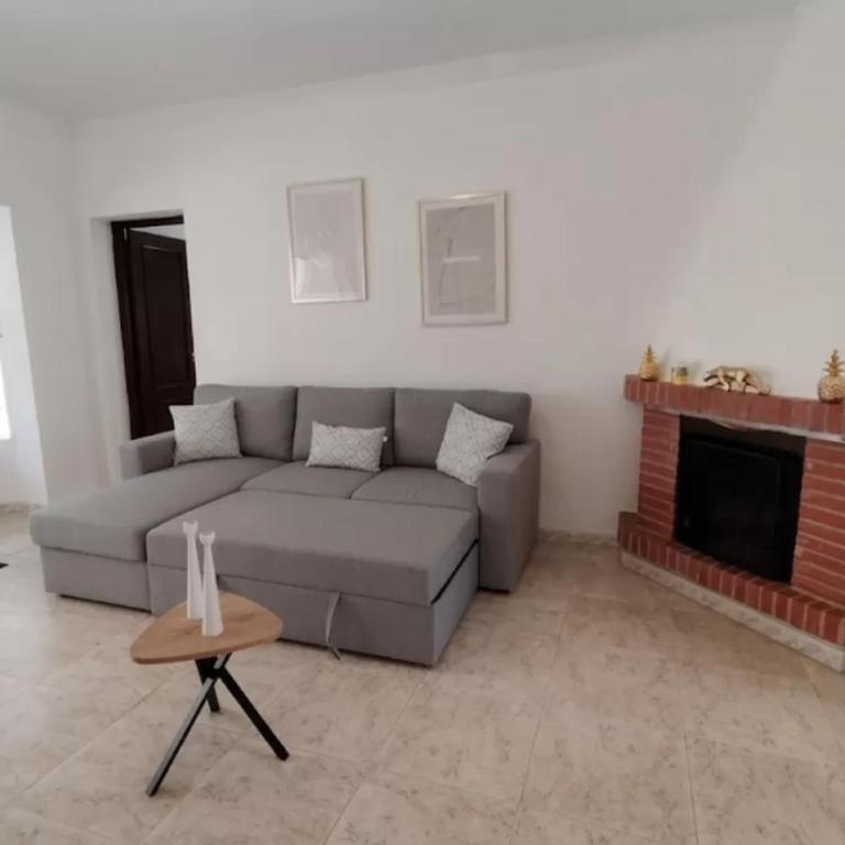 3 Bedrooms Villa,Pool, Spacious Garden & Parking ONLY FAMILIES - SÓLO FAMILIAS - Chalet - 10