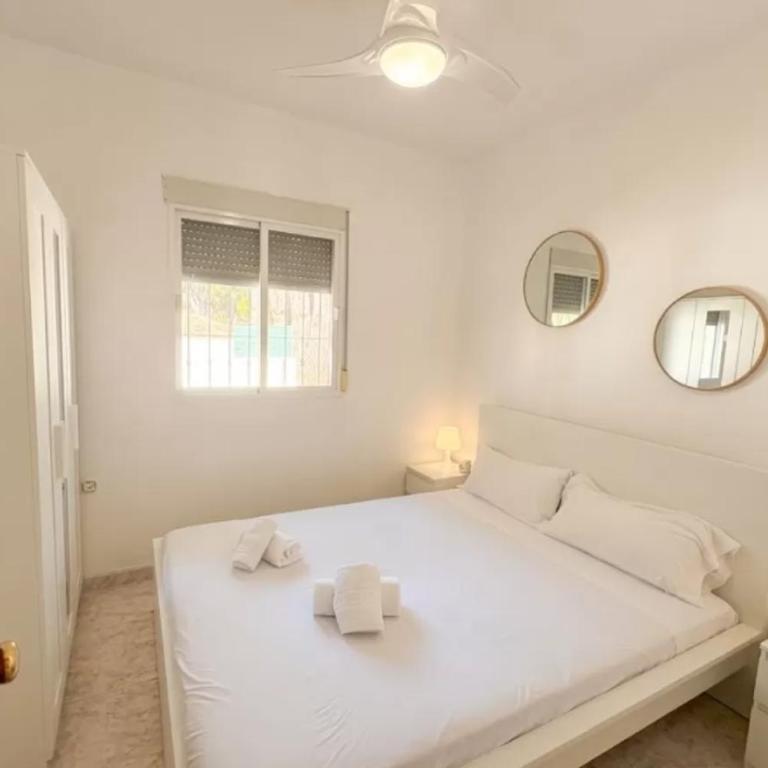 3 Bedrooms Villa,Pool, Spacious Garden & Parking ONLY FAMILIES - SÓLO FAMILIAS - Chalet - 19