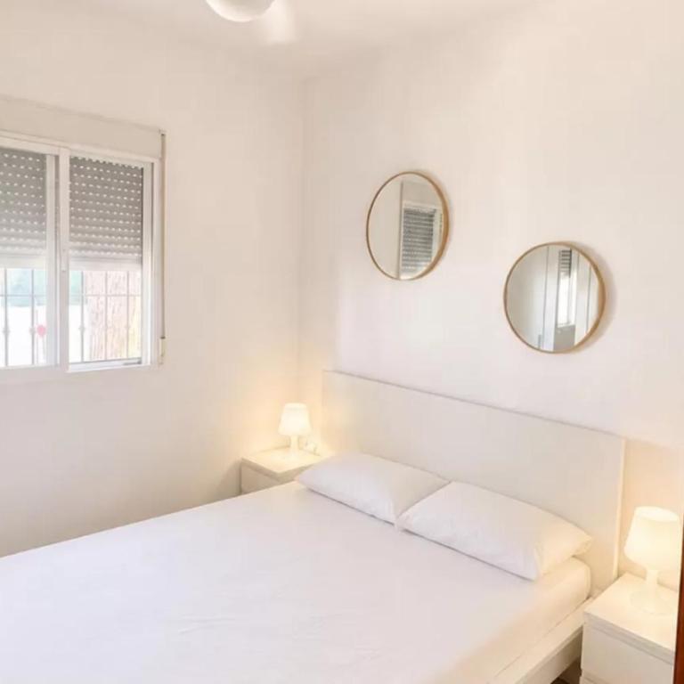3 Bedrooms Villa,Pool, Spacious Garden & Parking ONLY FAMILIES - SÓLO FAMILIAS - Chalet - 20