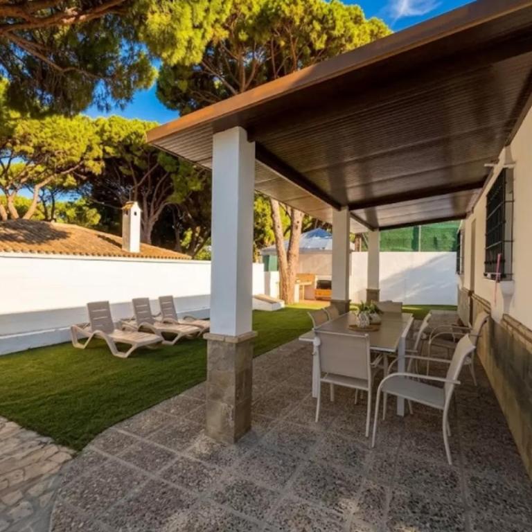 3 Bedrooms Villa,Pool, Spacious Garden & Parking ONLY FAMILIES - SÓLO FAMILIAS - Chalet - 27