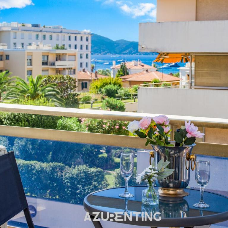 Azurenting - T3 Alexandre III - Aperçu Mer & Estérel - Appartement 2 Chambres avec Balcon et Vue sur la Mer - 1