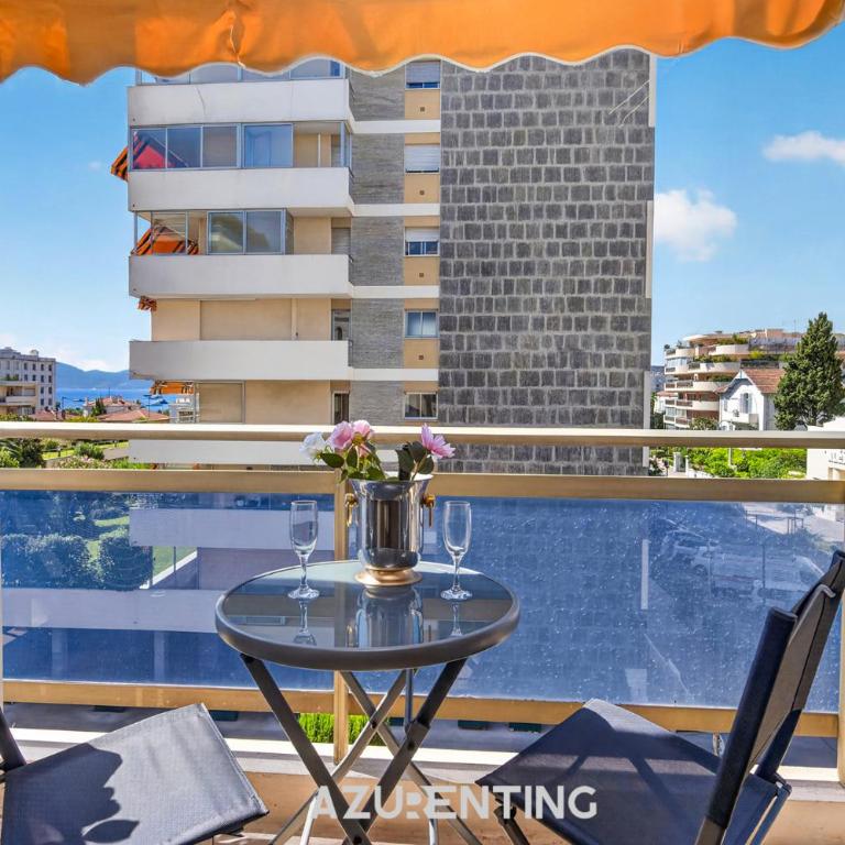 Azurenting - T3 Alexandre III - Aperçu Mer & Estérel - Appartement 2 Chambres avec Balcon et Vue sur la Mer - 8