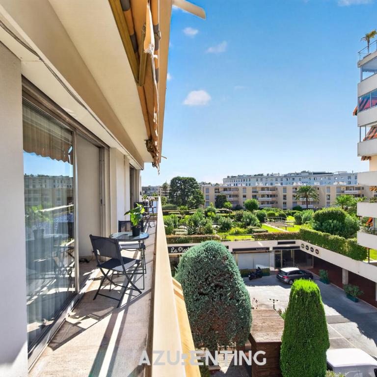 Azurenting - T3 Alexandre III - Aperçu Mer & Estérel - Appartement 2 Chambres avec Balcon et Vue sur la Mer - 9