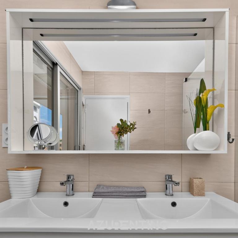 Azurenting - T3 Alexandre III - Aperçu Mer & Estérel - Appartement 2 Chambres avec Balcon et Vue sur la Mer - 23