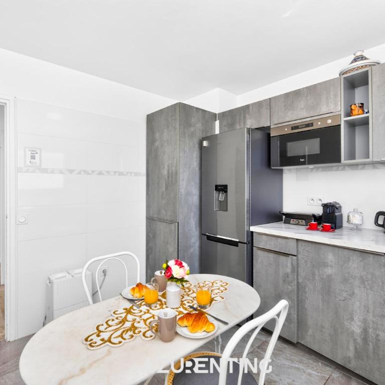 Azurenting - T3 Alexandre III - Aperçu Mer & Estérel - Appartement 2 Chambres avec Balcon et Vue sur la Mer - 35