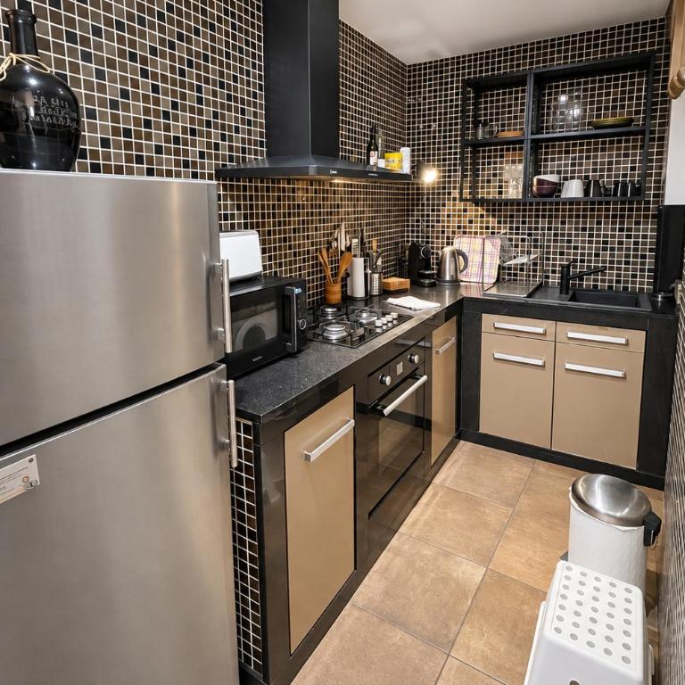 CLIM - 1 ch 1 sdb - Au coeur d'Avignon - One-Bedroom Apartment - 3