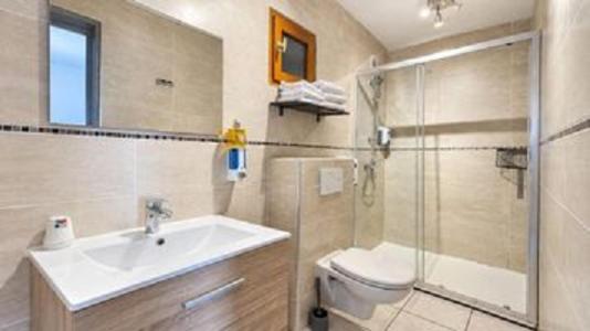 Le Mas de Mon Pere - Chambre Triple avec Salle de Bains - 2