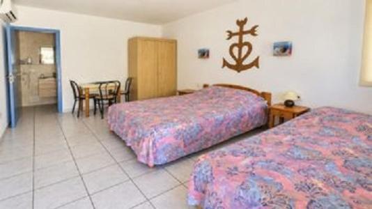 Le Mas de Mon Pere - Chambre Triple avec Salle de Bains - 4