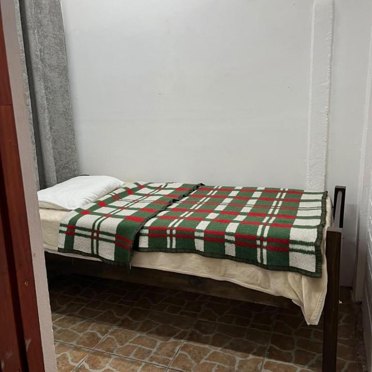 Hostal Brisa Serena - Habitación Individual con baño compartido - 5