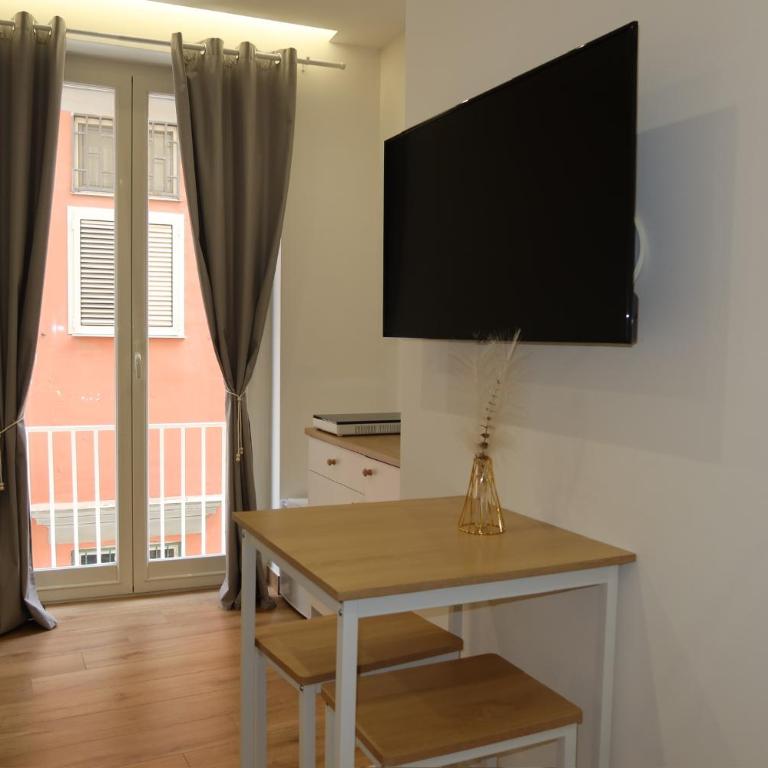 Neapolitan Suites - Deluxe Double Room - 9