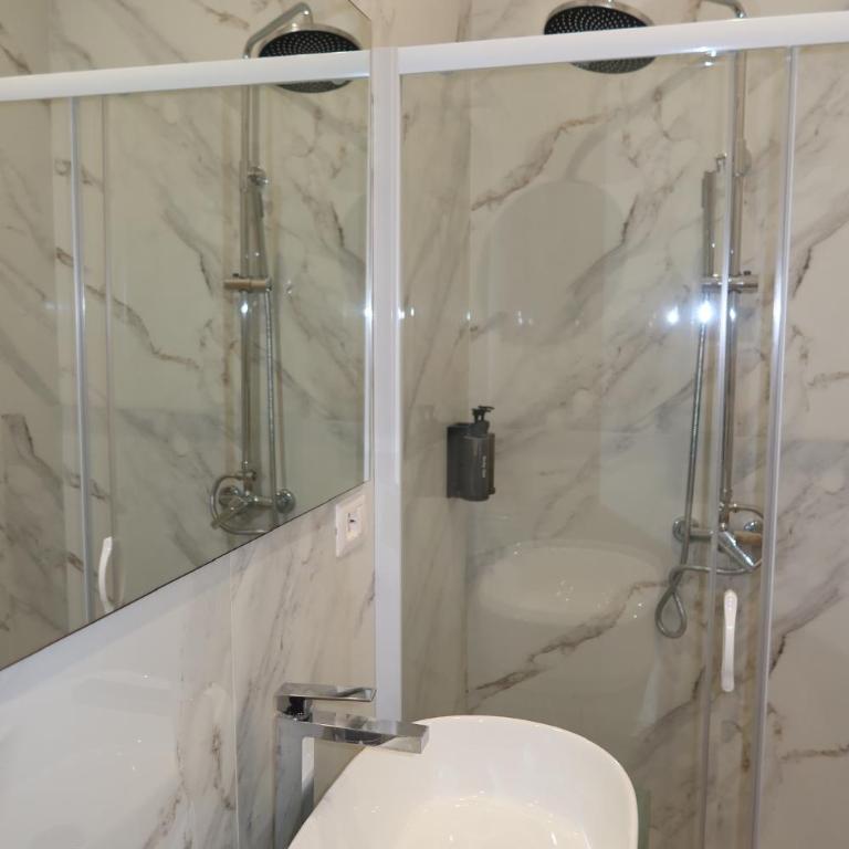 Neapolitan Suites - Deluxe Double Room - 10