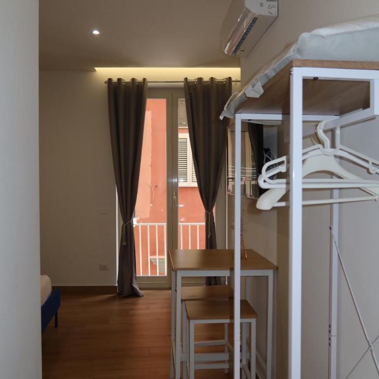 Neapolitan Suites - Deluxe Double Room - 11