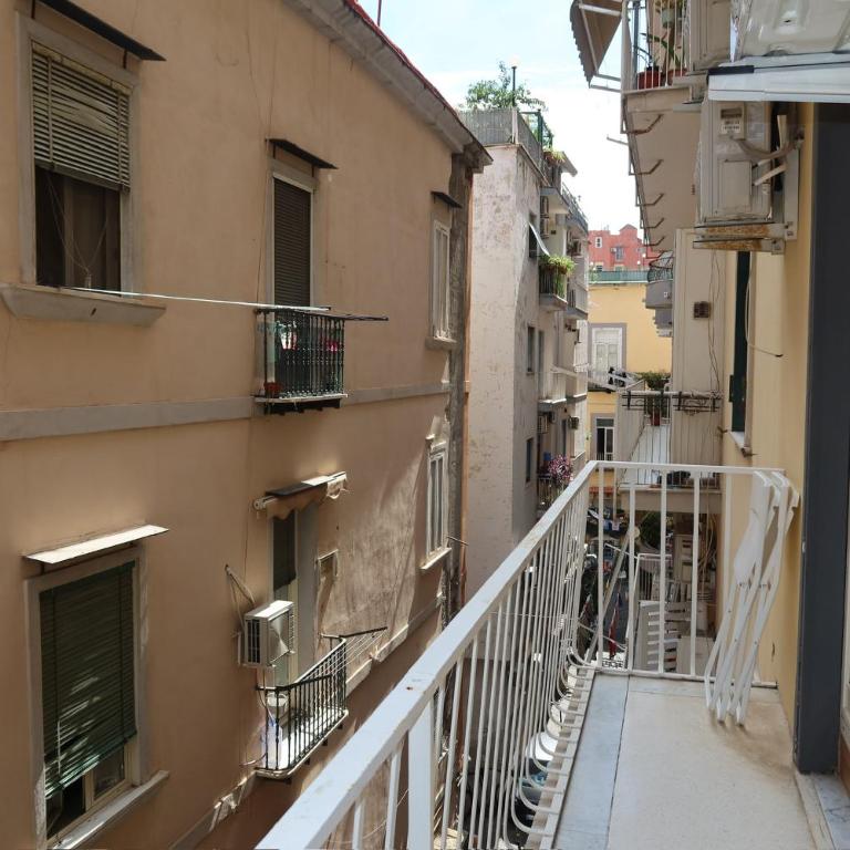 Neapolitan Suites - Deluxe Double Room - 14