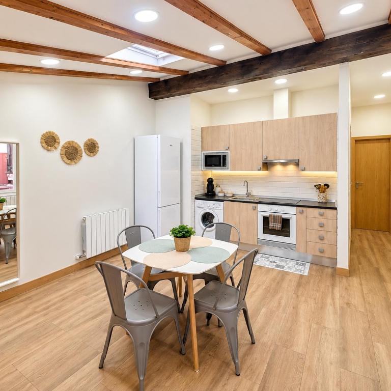 EL RINCÓN DEL MARQUÉS ÁTICO con aire acondicionado junto a Laurel - One-Bedroom Apartment - 4