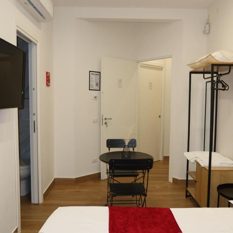 Neapolitan Suites - Deluxe Double Room - 4