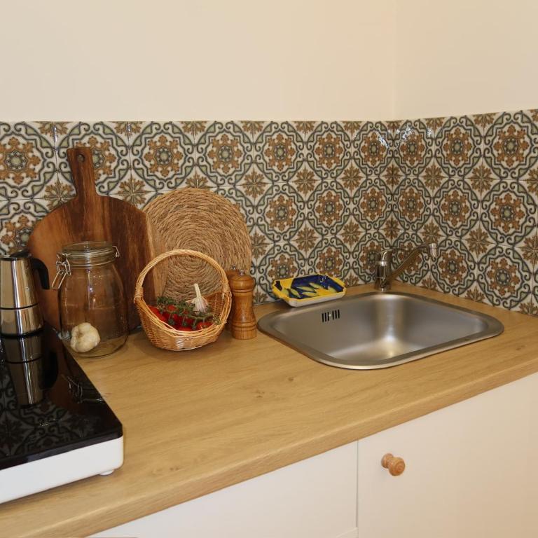 Neapolitan Suites - Deluxe Double Room - 7