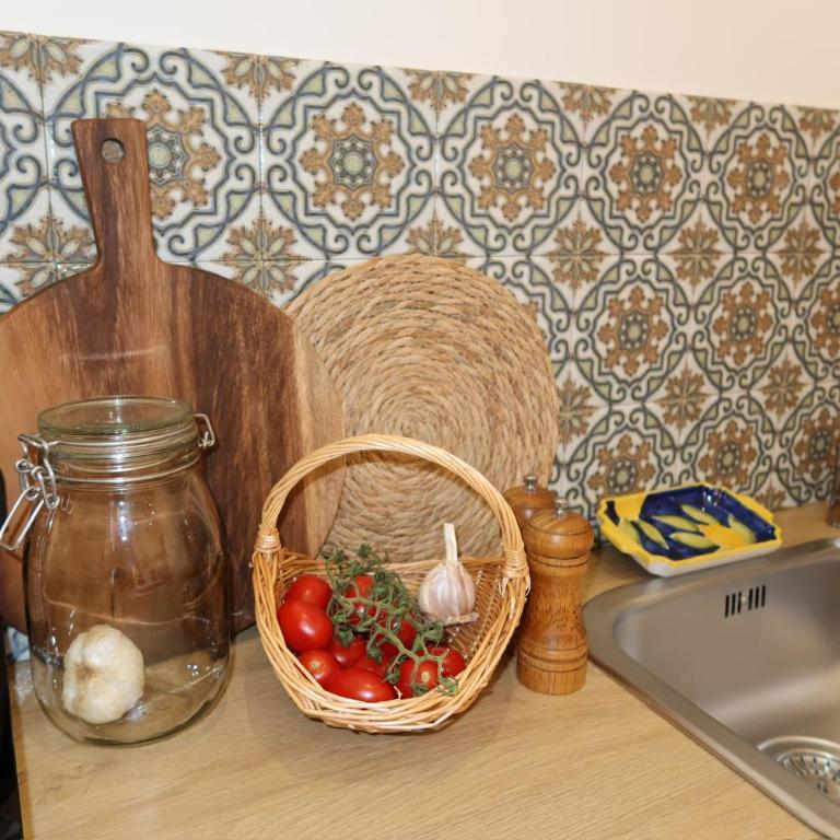 Neapolitan Suites - Deluxe Double Room - 8