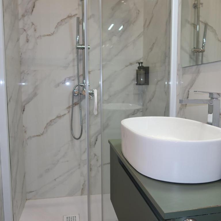 Neapolitan Suites - Deluxe Double Room - 9