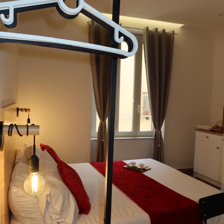 Neapolitan Suites - Deluxe Double Room - 10