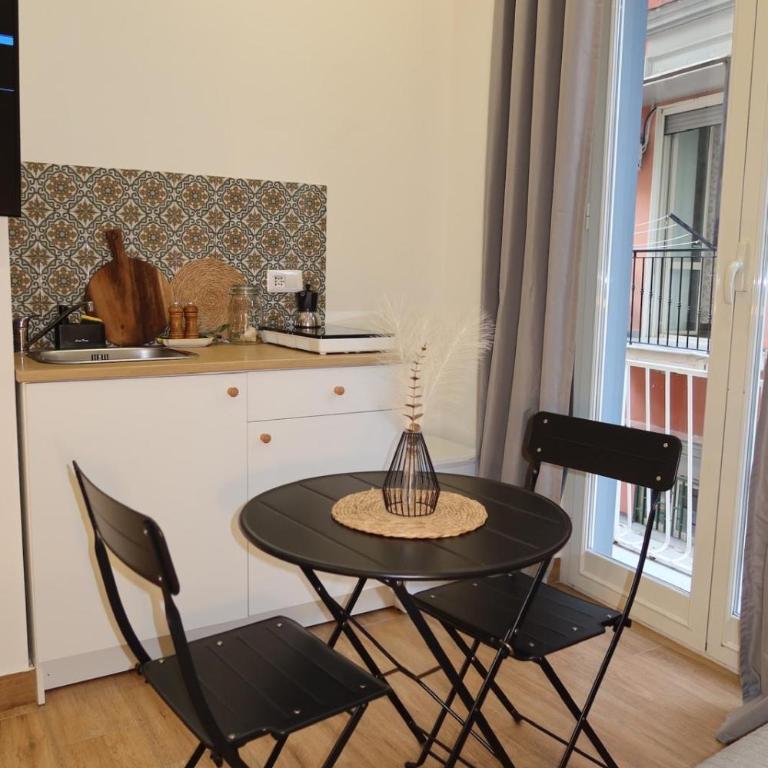 Neapolitan Suites - Deluxe Double Room - 17