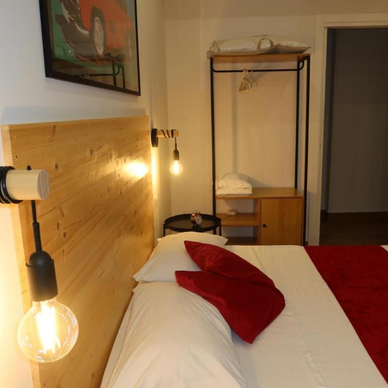 Neapolitan Suites - Deluxe Double Room - 9