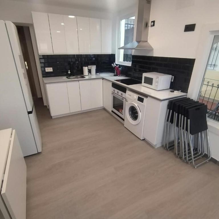 Piso familiar - Apartment mit 4 Schlafzimmern und einem Balkon - 4