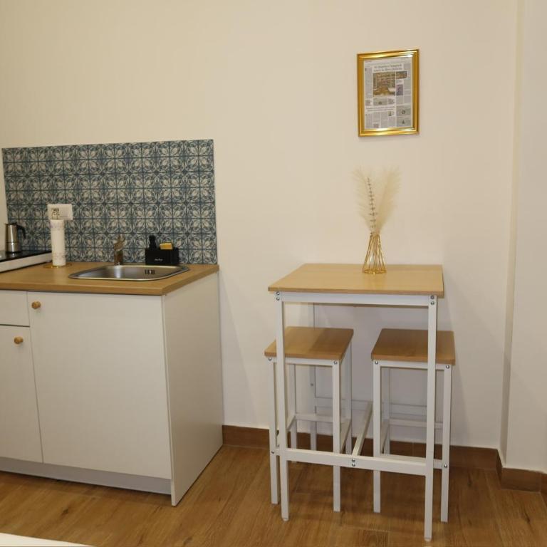 Neapolitan Suites - Deluxe Double Room - 1