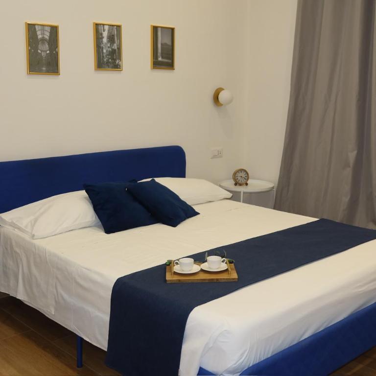 Neapolitan Suites - Deluxe Double Room - 2