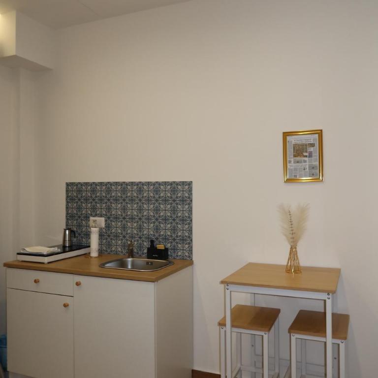 Neapolitan Suites - Deluxe Double Room - 3