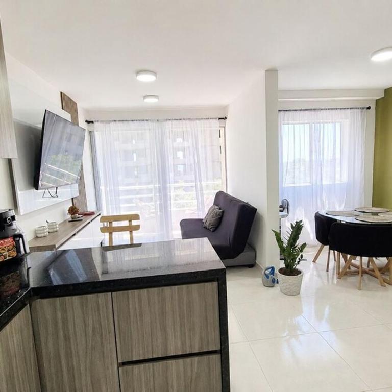 Apartamento entero cerca a la playa, aire acondicionado, wifi - Three-Bedroom Apartment - 1