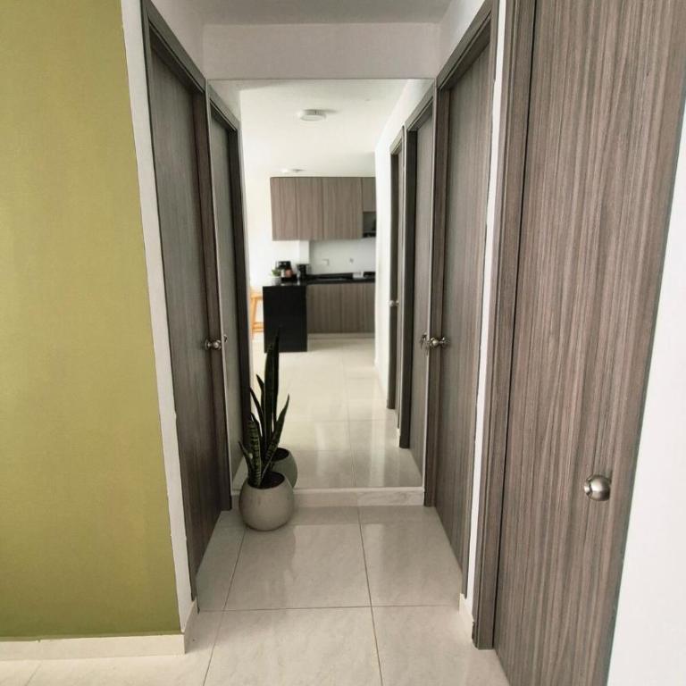 Apartamento entero cerca a la playa, aire acondicionado, wifi - Three-Bedroom Apartment - 24