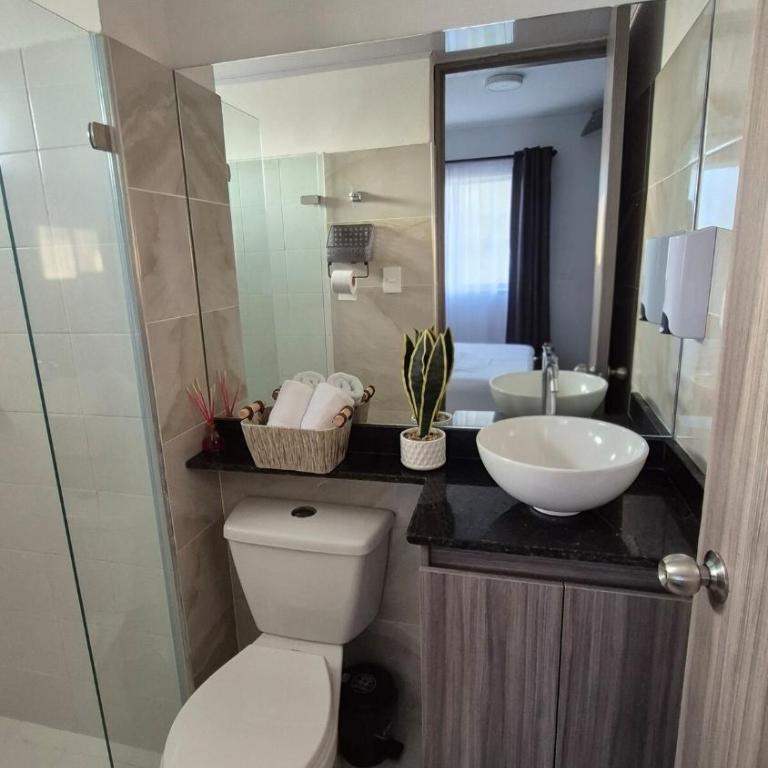 Apartamento entero cerca a la playa, aire acondicionado, wifi - Three-Bedroom Apartment - 25