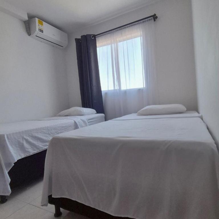 Apartamento entero cerca a la playa, aire acondicionado, wifi - Three-Bedroom Apartment - 28
