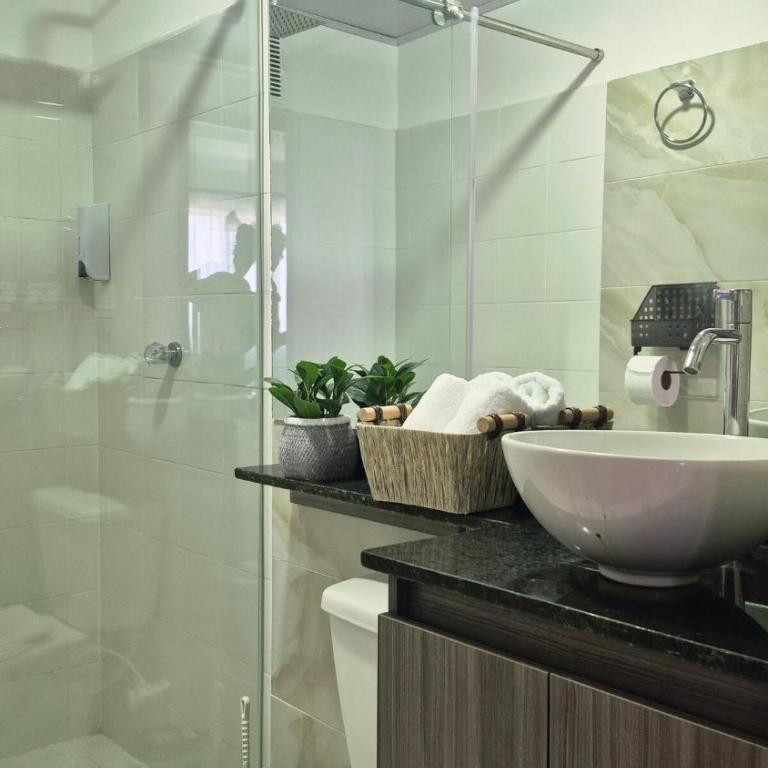 Apartamento entero cerca a la playa, aire acondicionado, wifi - Three-Bedroom Apartment - 43