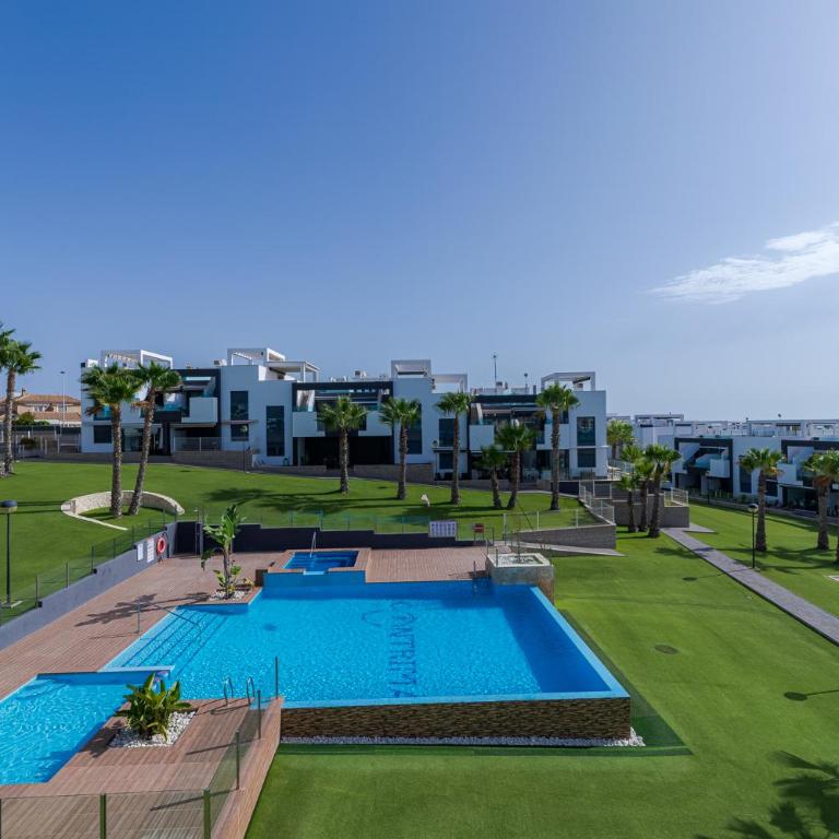 Luxury Penthouse with private Rooftop Terrace, Pool, Punta Prima, Torrevieja - Appartement 2 Chambres - 1