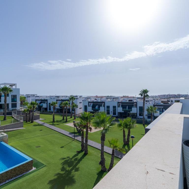 Luxury Penthouse with private Rooftop Terrace, Pool, Punta Prima, Torrevieja - Appartement 2 Chambres - 2