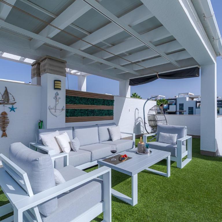 Luxury Penthouse with private Rooftop Terrace, Pool, Punta Prima, Torrevieja - Appartement 2 Chambres - 3