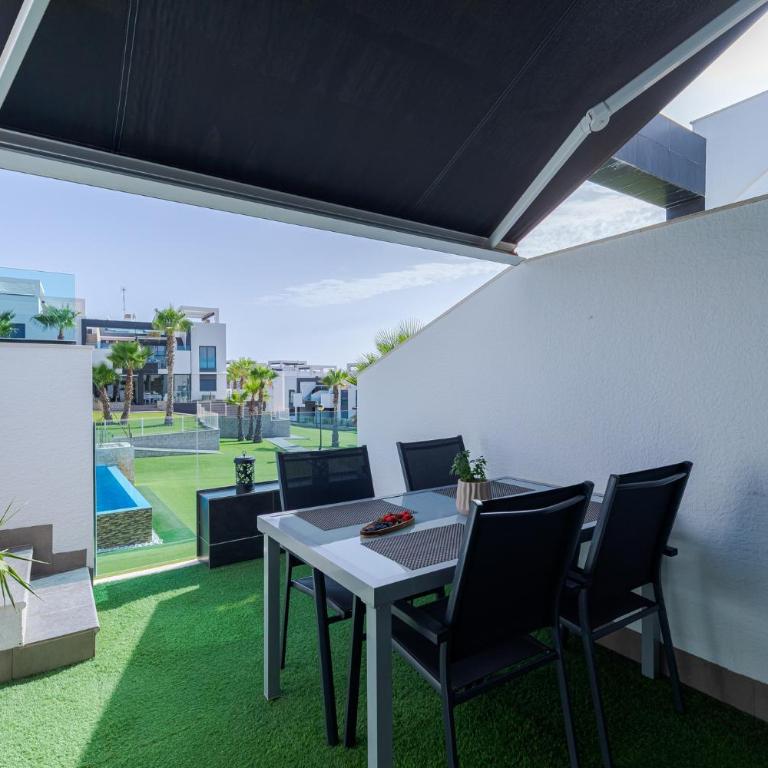 Luxury Penthouse with private Rooftop Terrace, Pool, Punta Prima, Torrevieja - Appartement 2 Chambres - 12