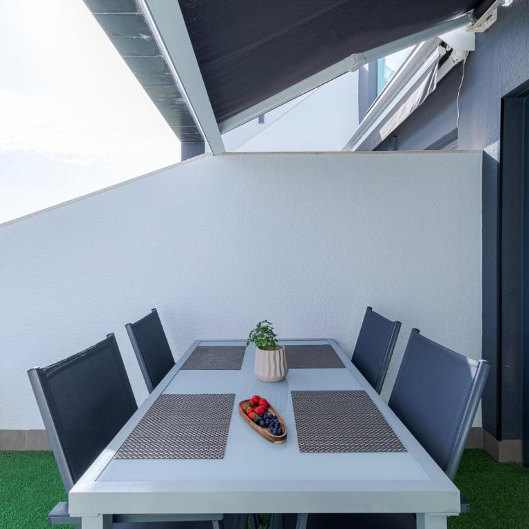 Luxury Penthouse with private Rooftop Terrace, Pool, Punta Prima, Torrevieja - Appartement 2 Chambres - 13