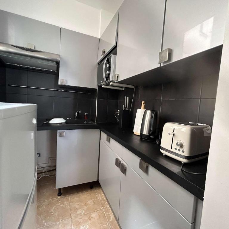 Cosy 1BR with Balcony Arc de Triomphe - Apartamento - 6