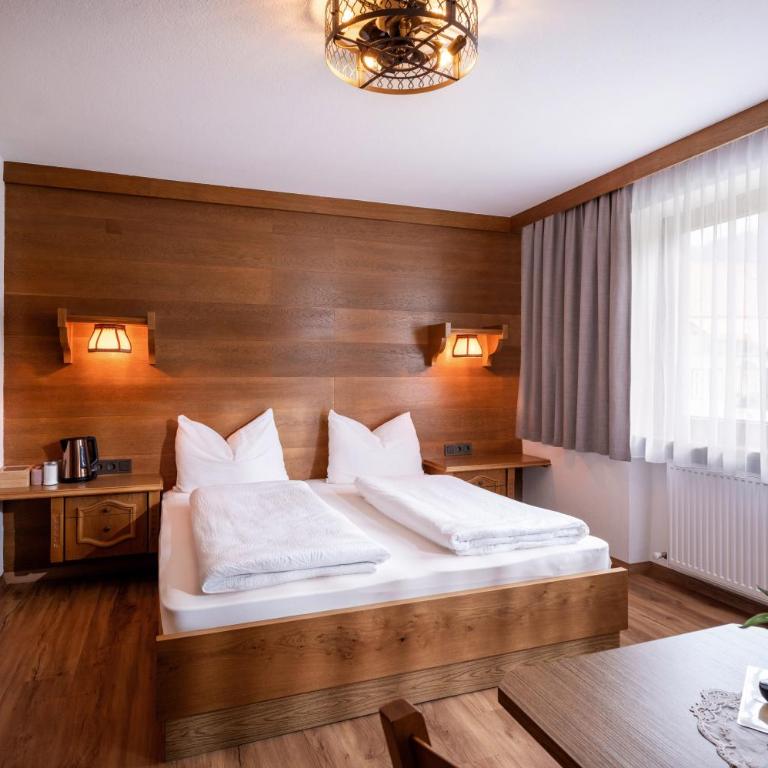 Gästehaus Berta - Doppelzimmer mit Balkon - 17