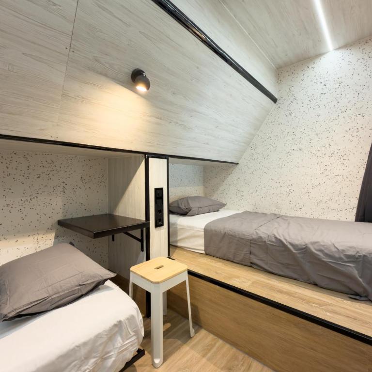 Almorada Cabins - Zweibettzimmer mit Gemeinschaftsbad - 4