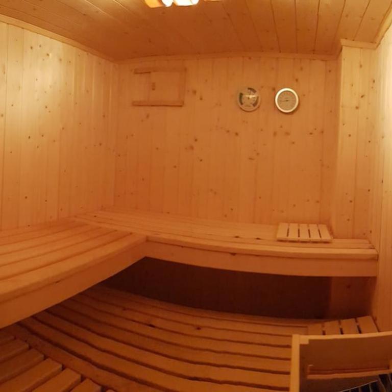 Chalet de charme et grand confort avec jacuzzi, sauna et vues exceptionnelles - Chalet - 6