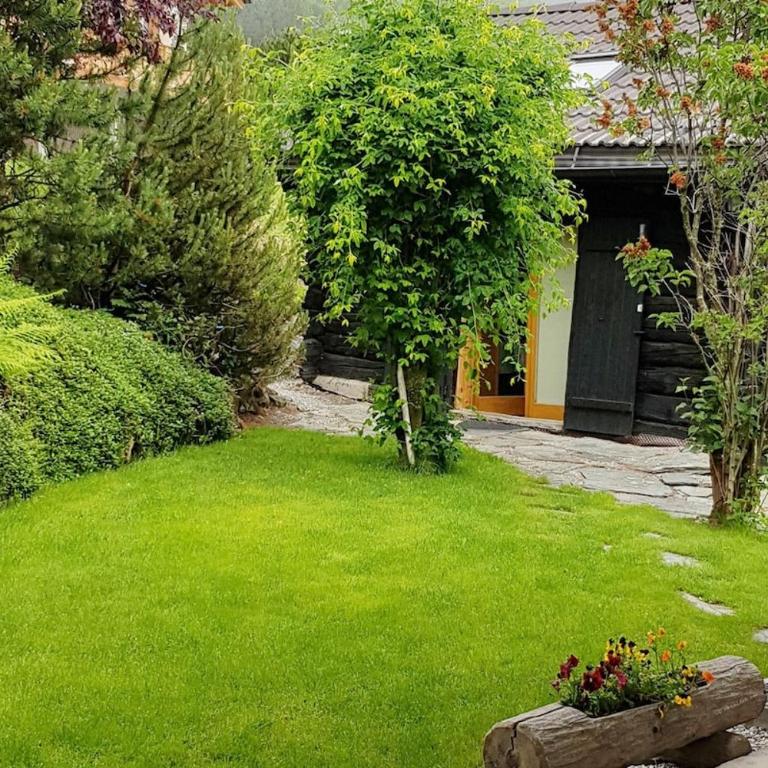 Chalet de charme et grand confort avec jacuzzi, sauna et vues exceptionnelles - Chalet - 22