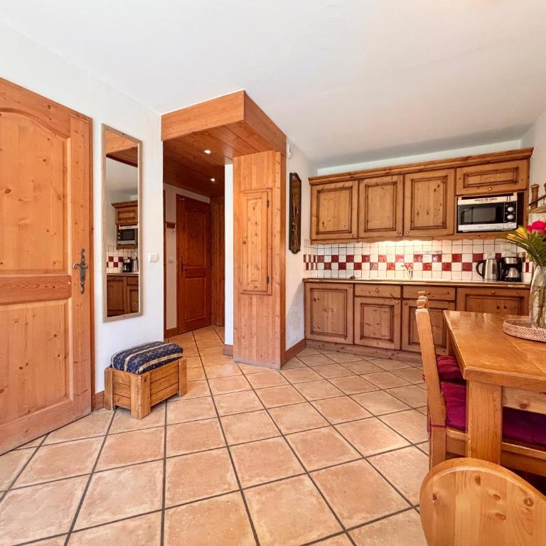 Ski-In Ski-Out - Mon Petit Chalet - Sunny Balcony - Les 3 Vallées - One-Bedroom Apartment - 8