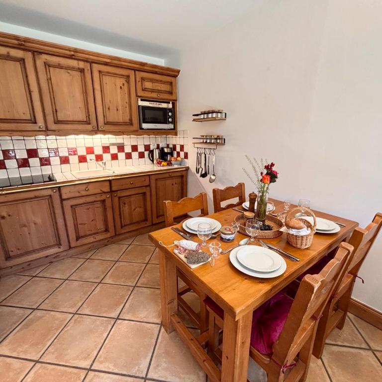 Ski-In Ski-Out - Mon Petit Chalet - Sunny Balcony - Les 3 Vallées - One-Bedroom Apartment - 9