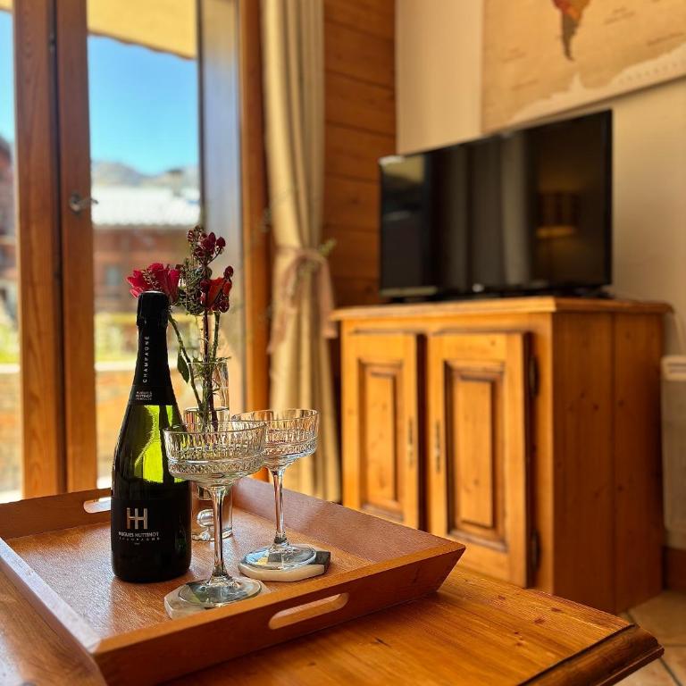 Ski-In Ski-Out - Mon Petit Chalet - Sunny Balcony - Les 3 Vallées - One-Bedroom Apartment - 3